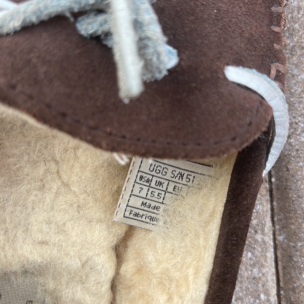 UGGS - Picture 5 of 5